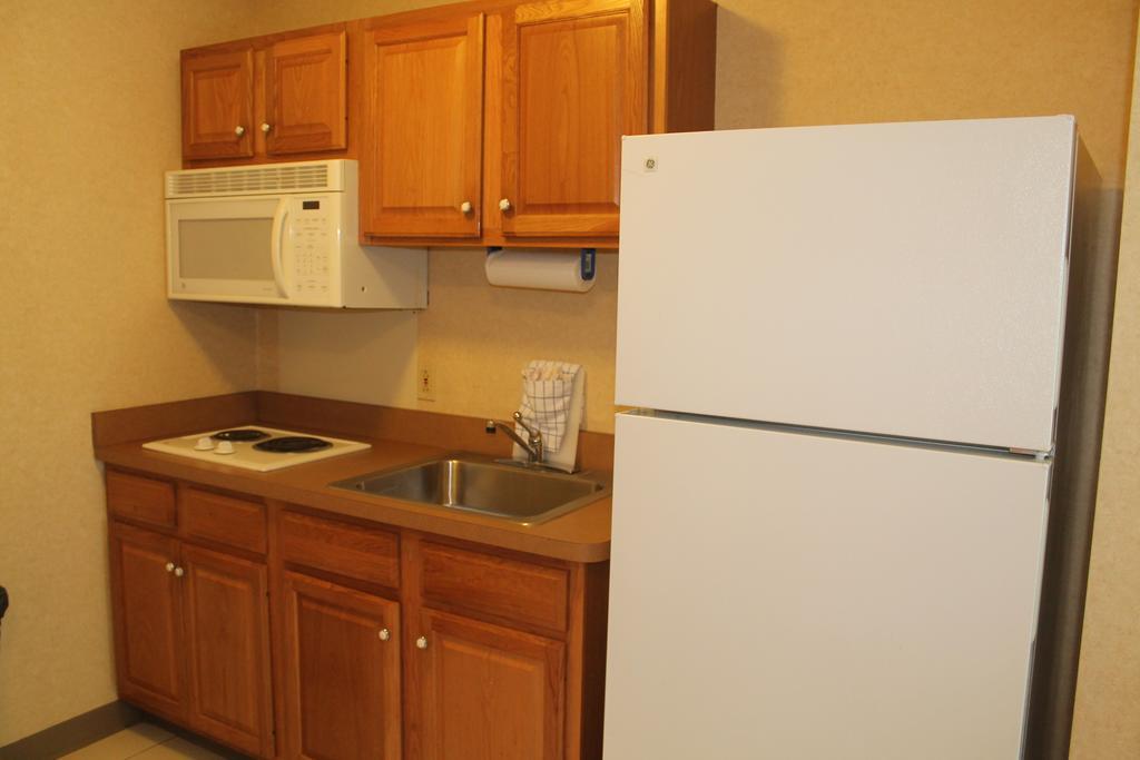 Days Inn & Suites By Wyndham Bridgeport - Clarksburg Zimmer foto