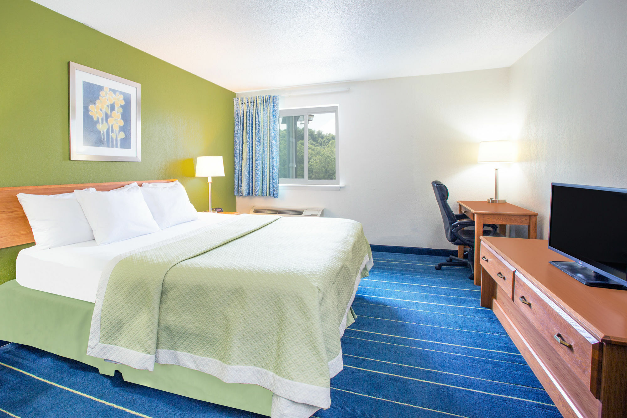 Days Inn & Suites By Wyndham Bridgeport - Clarksburg Exterior foto