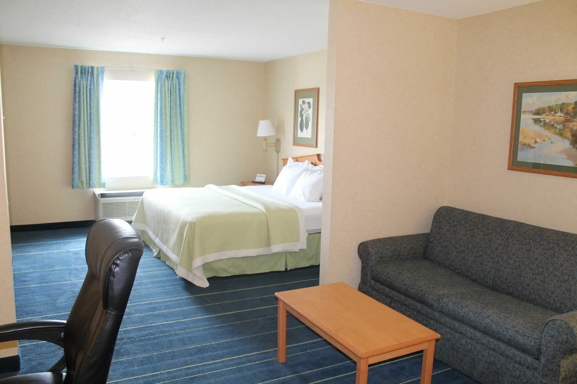 Days Inn & Suites By Wyndham Bridgeport - Clarksburg Exterior foto