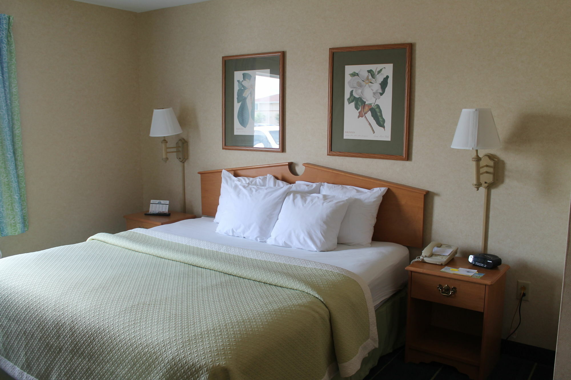 Days Inn & Suites By Wyndham Bridgeport - Clarksburg Exterior foto